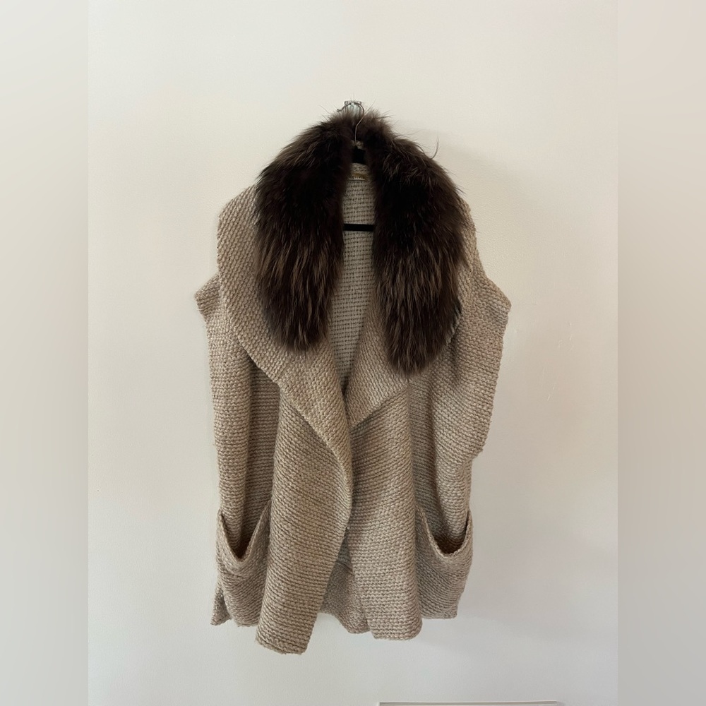 Alice + Olivia || Tan Knit Sweater with Detachable Fox Fur Collar